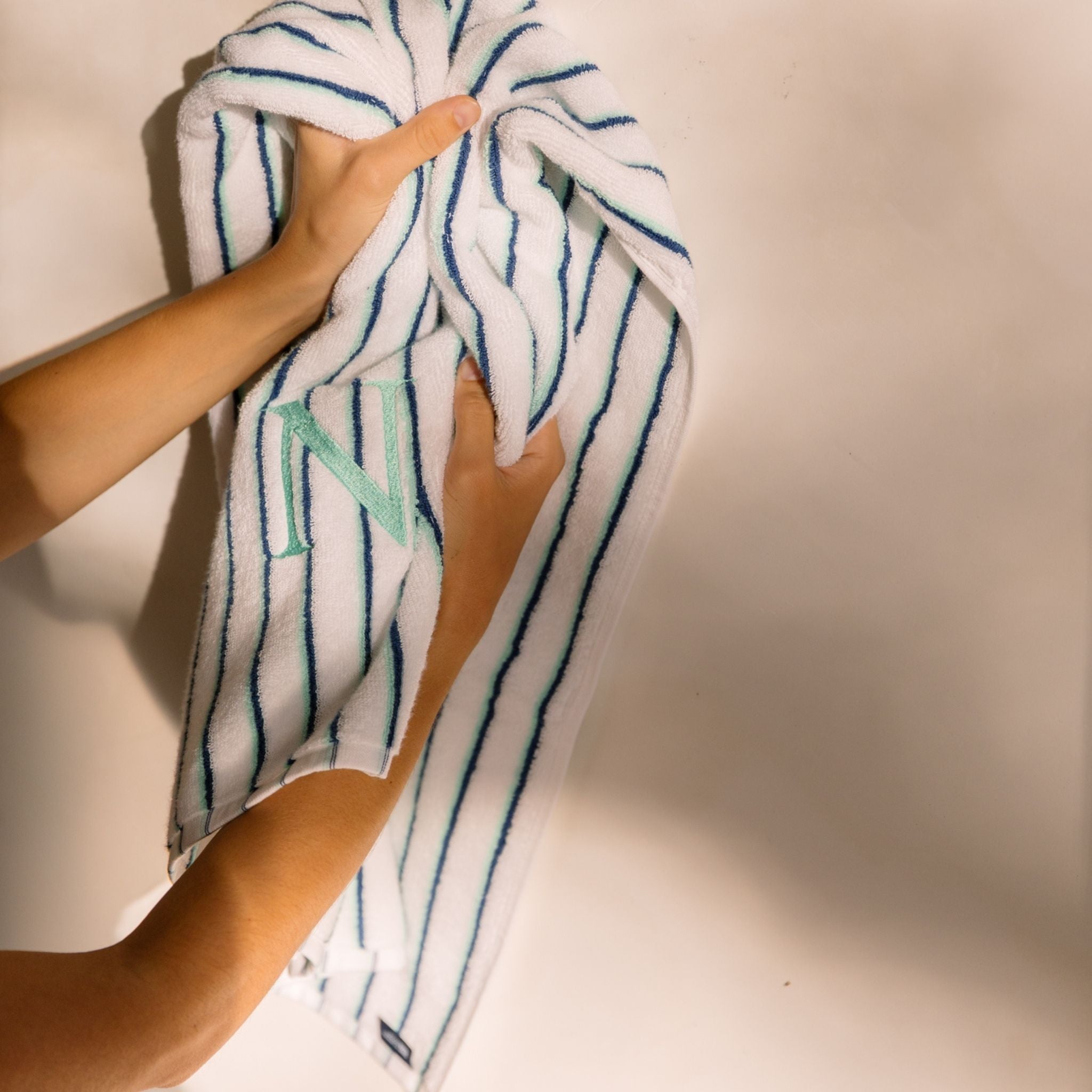 torres-novas-bath-lima-vertical-stripes-bath-towel-blue-green-lifestyle-4.jpg