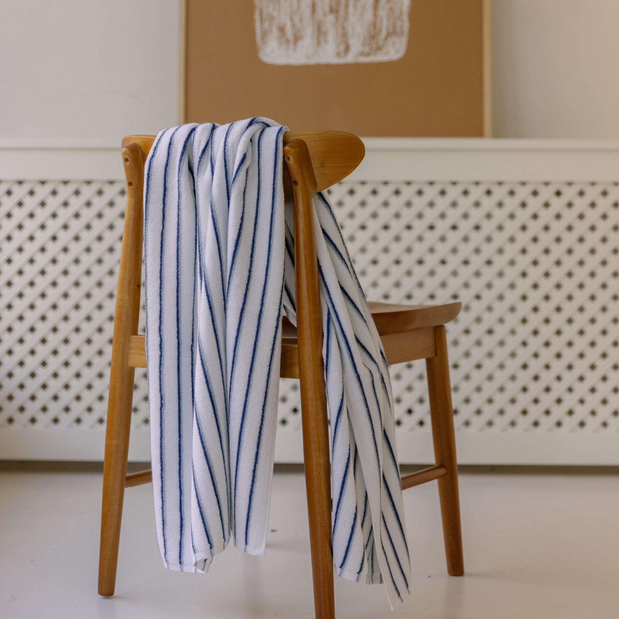 torres-novas-bath-lima-vertical-stripes-bath-towel-blue-grey-lifestyle-1.jpg