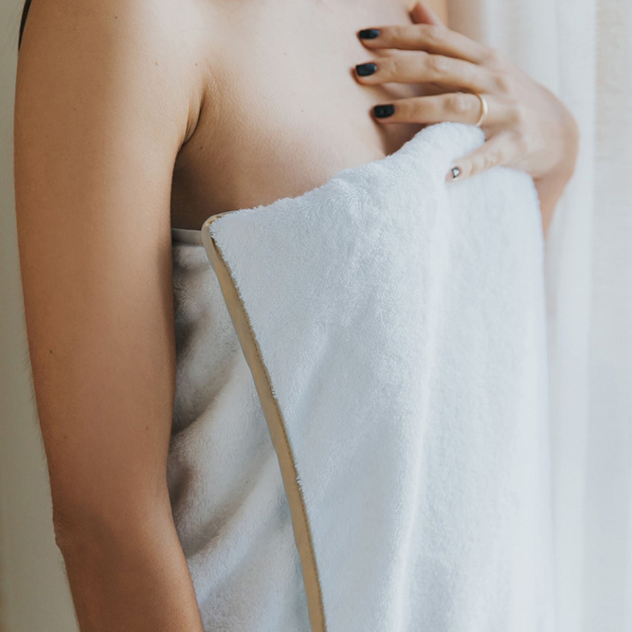 torres-novas-bath-mira-plain-bath-towel-beige-lifestyle-5.jpg