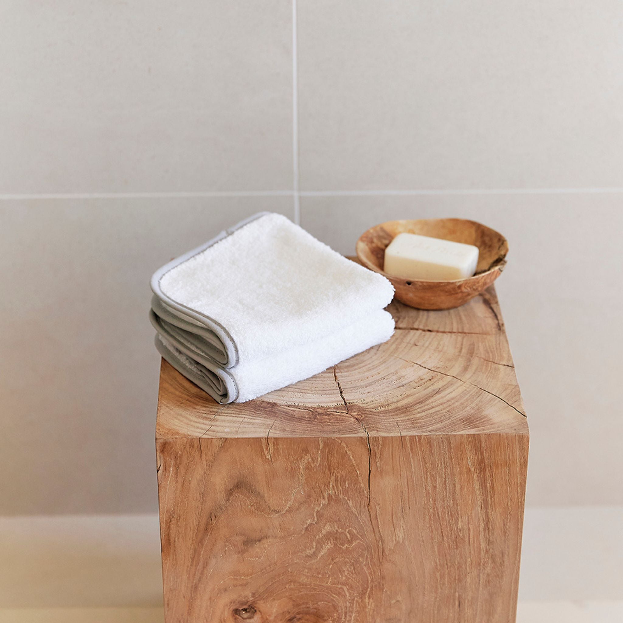 Silver grey Mira face towel - Torres Novas