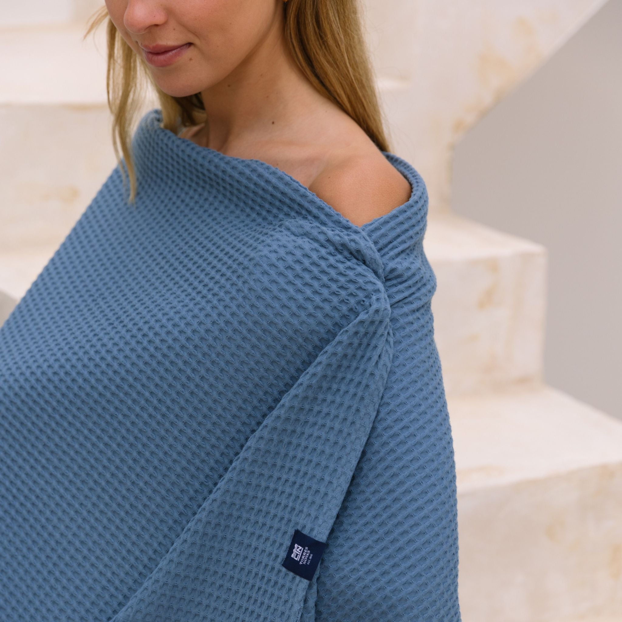 torres-novas-beach-santana-waffle-towel-blue-lifestyle-1.jpg