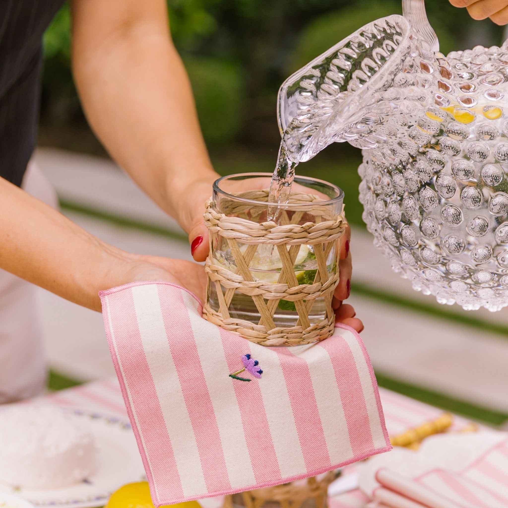 Barra napkin with flower embroidery