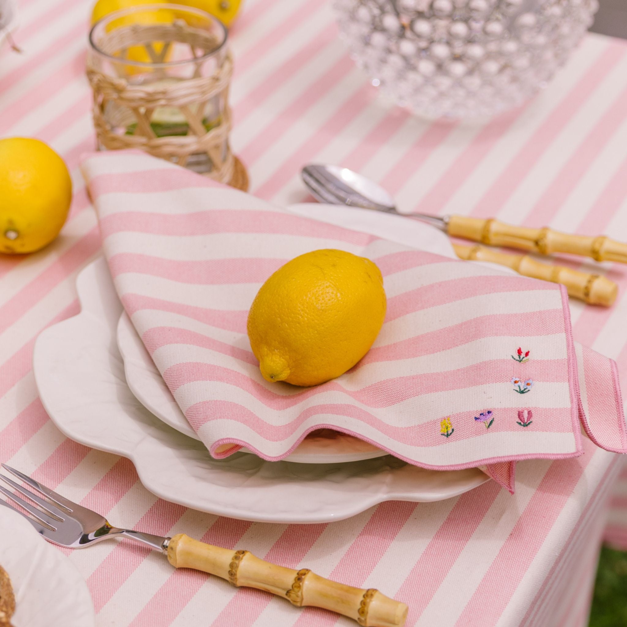 Barra napkin with flower embroidery
