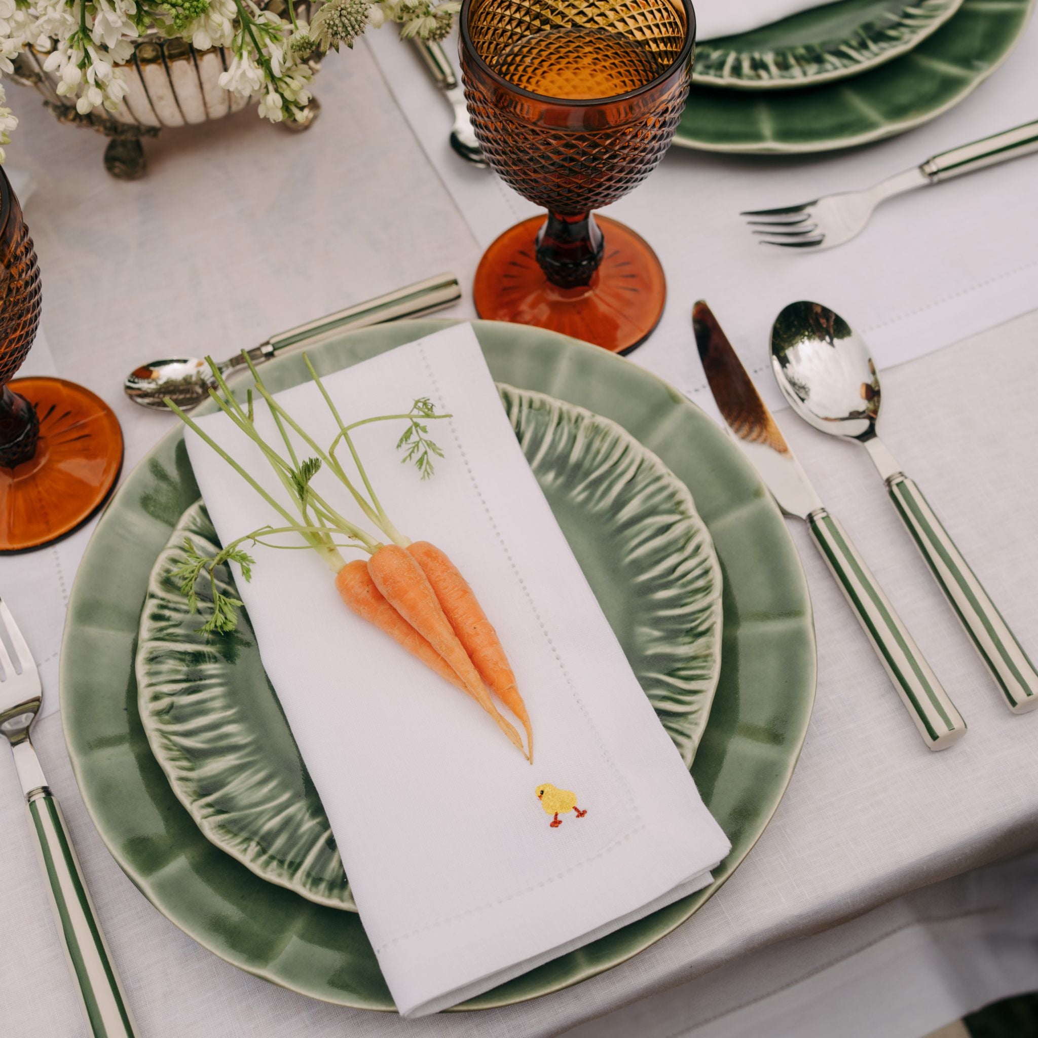 Guardanapos e individuais Mafra linho com bordado de Páscoa