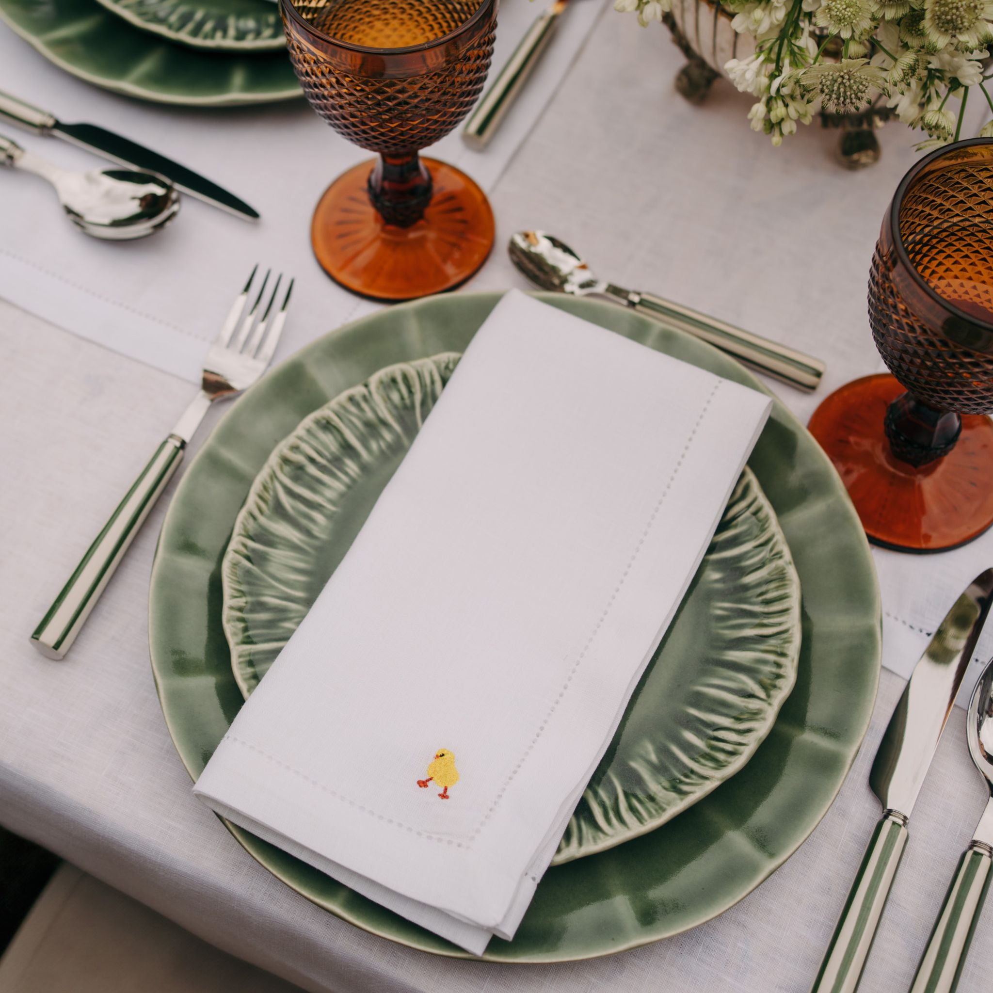 Guardanapos e individuais Mafra linho com bordado de Páscoa