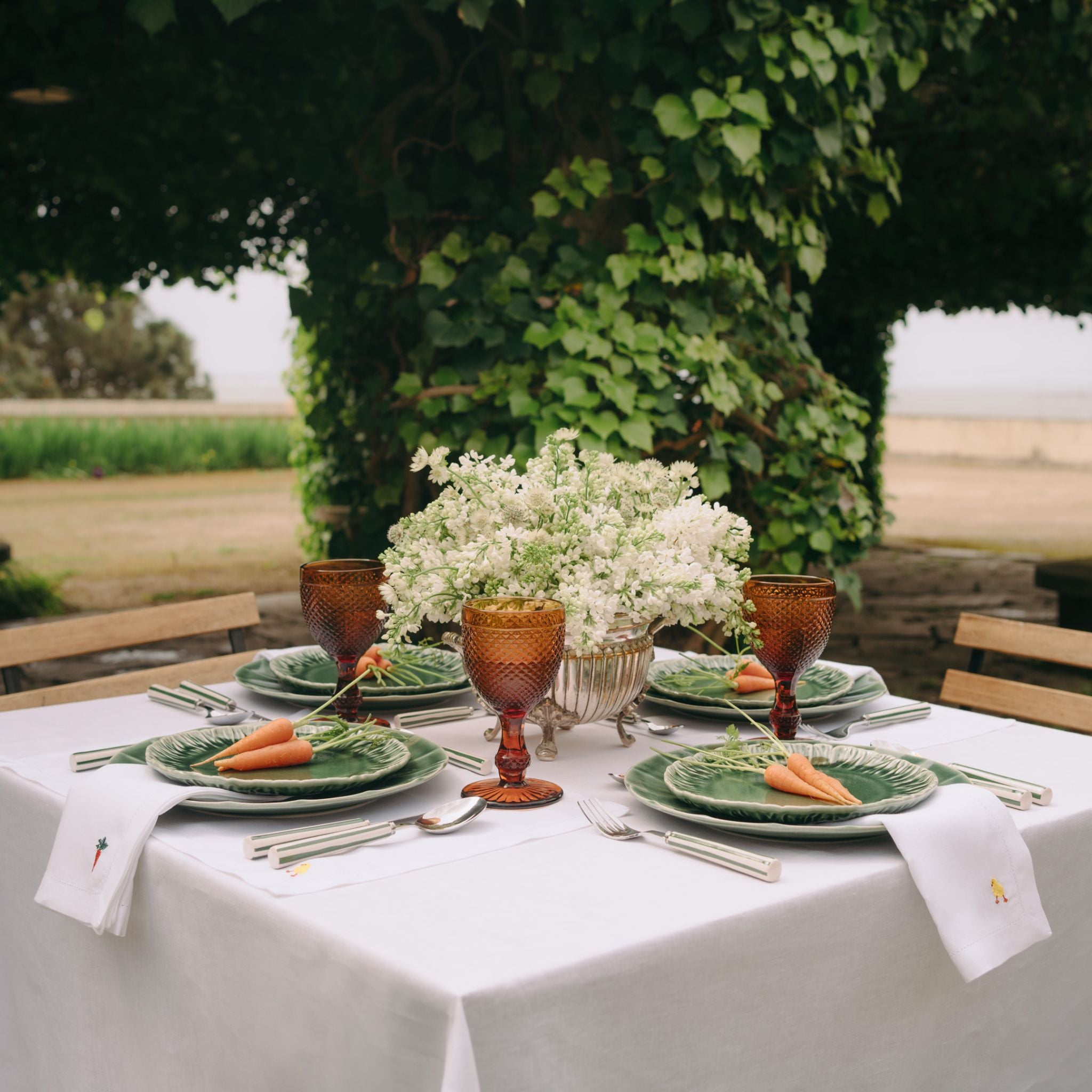 Guardanapos e individuais Mafra linho com bordado de Páscoa