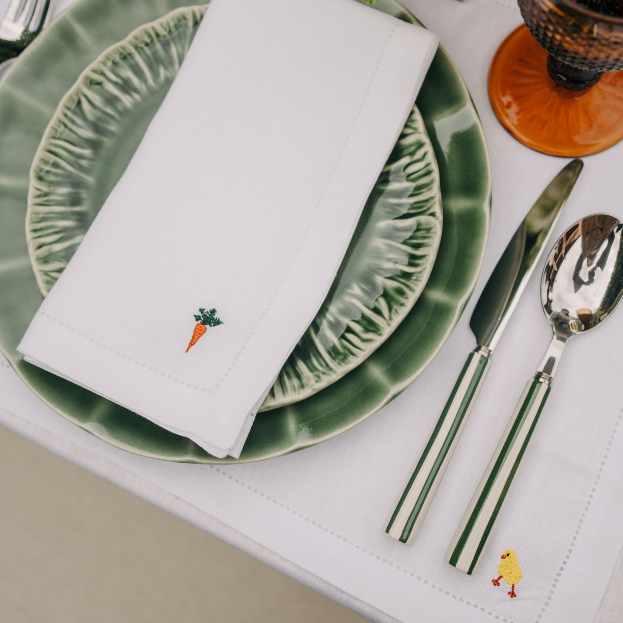 Guardanapos e individuais Mafra linho com bordado de Páscoa