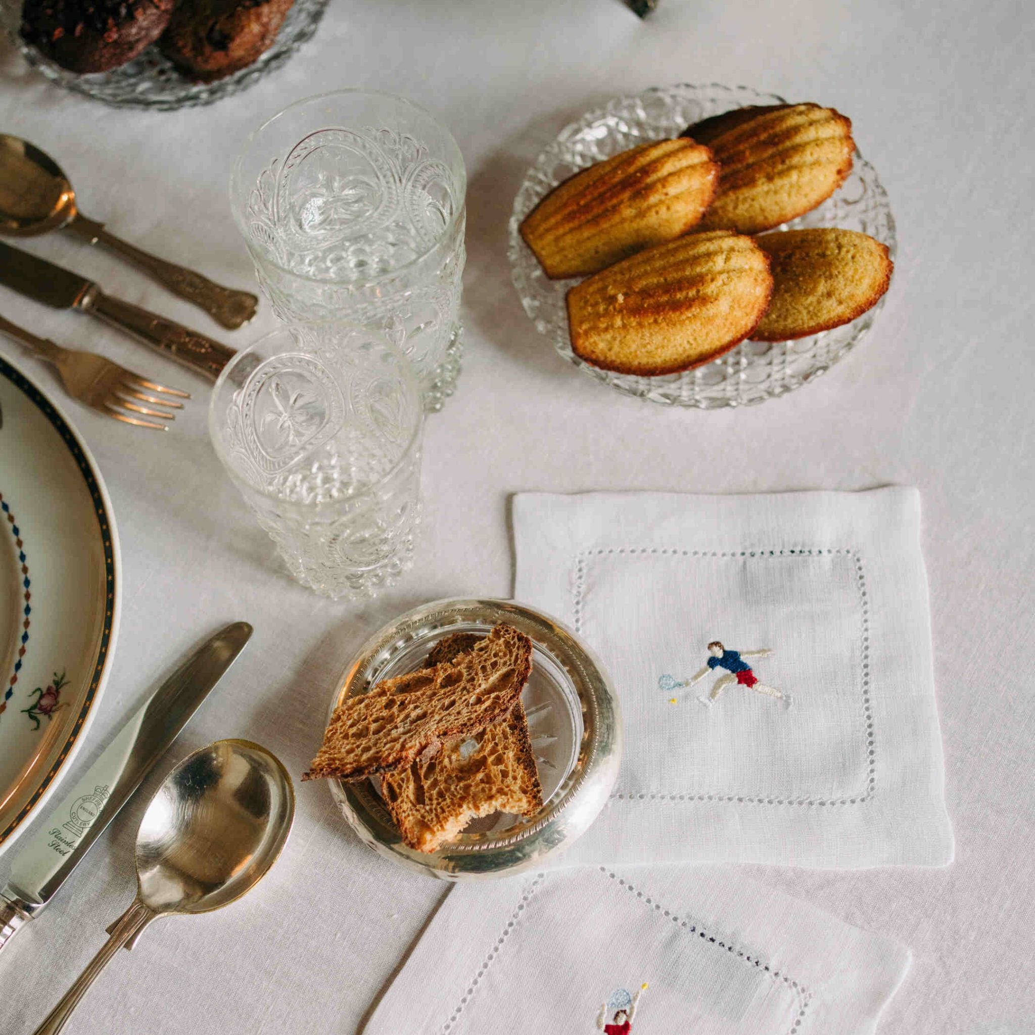 Mafra linen napkin with retro sportsmen