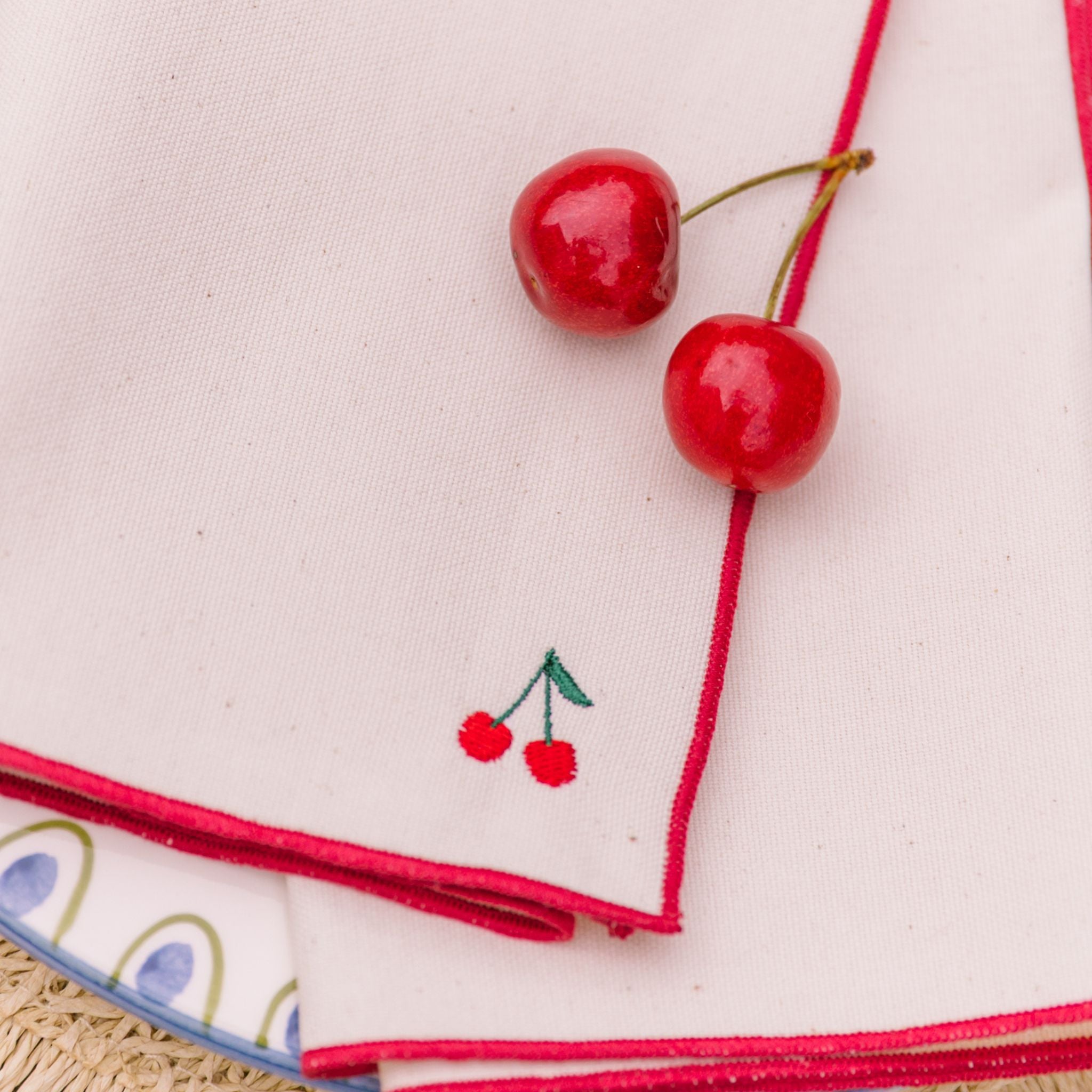 Ecru Nazaré napkins with fruit embroidery