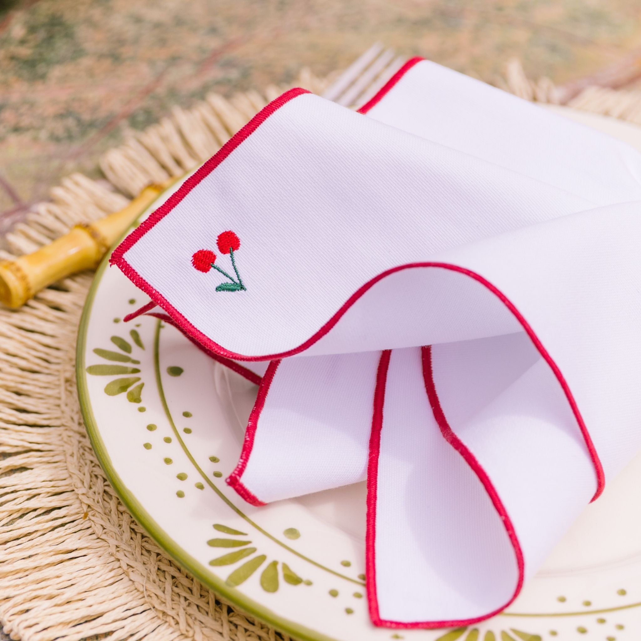 White Nazaré napkins with fruit embroidery