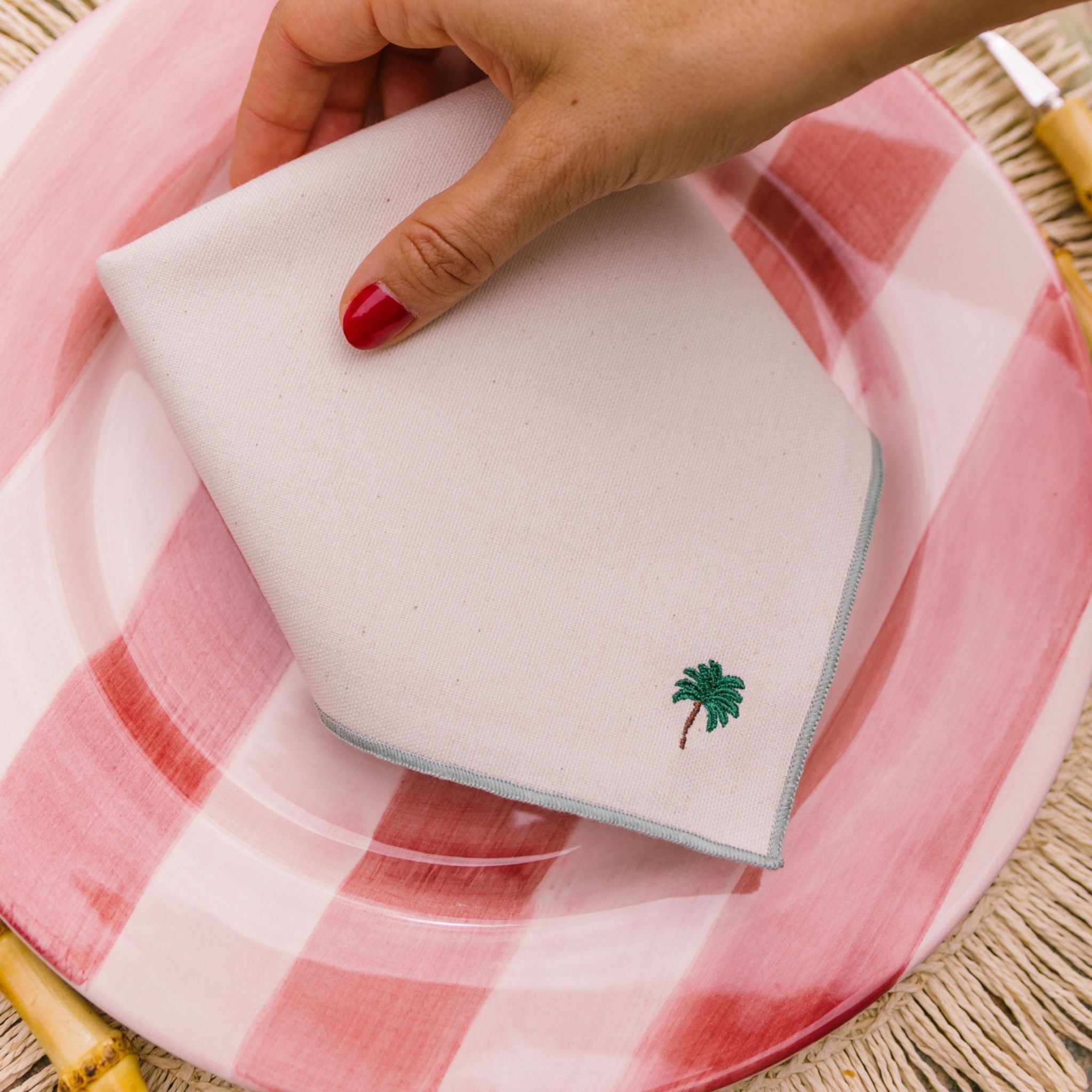 Ecru Nazaré napkins with summer embroidery