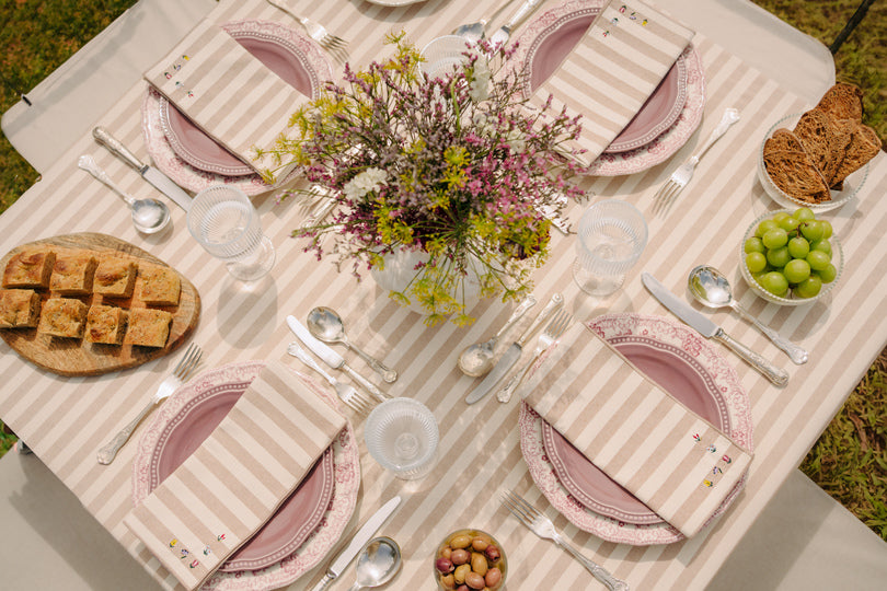 Barra napkin with flower embroidery