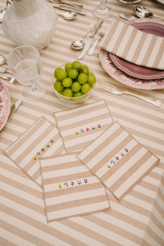 Barra napkin with flower embroidery