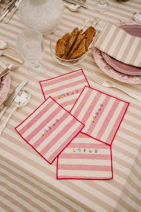 Barra napkin with flower embroidery