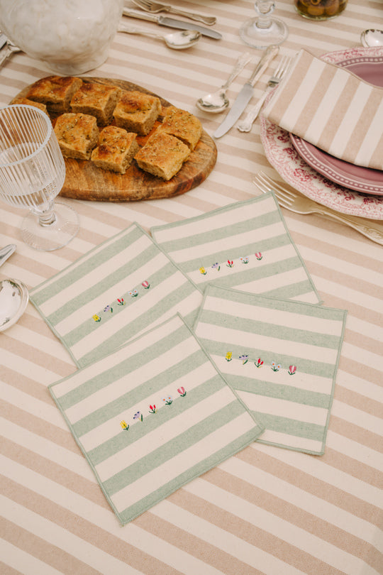 Barra napkin with flower embroidery