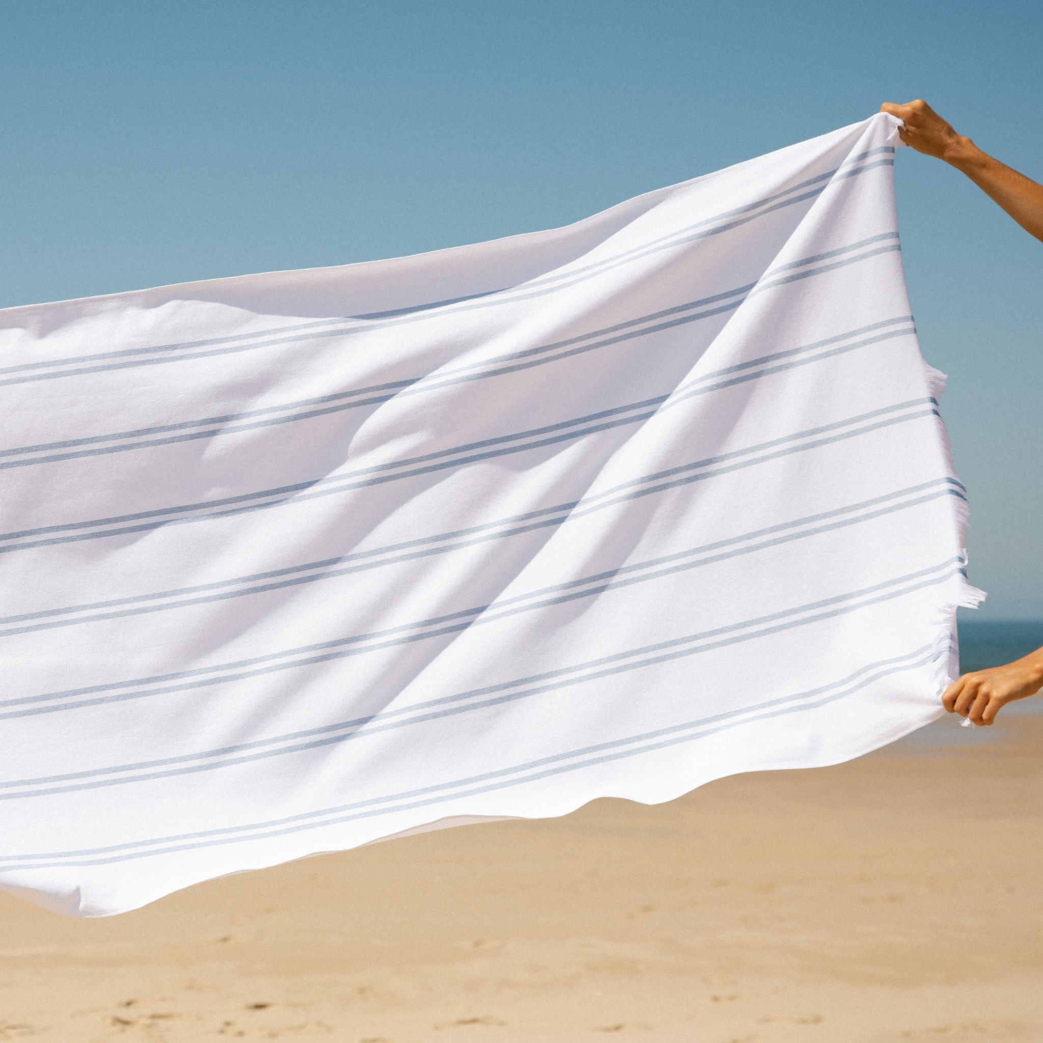 torres-novas-beach-caparica-vertical-stripes-towel-blue-lifestyle-5.jpg