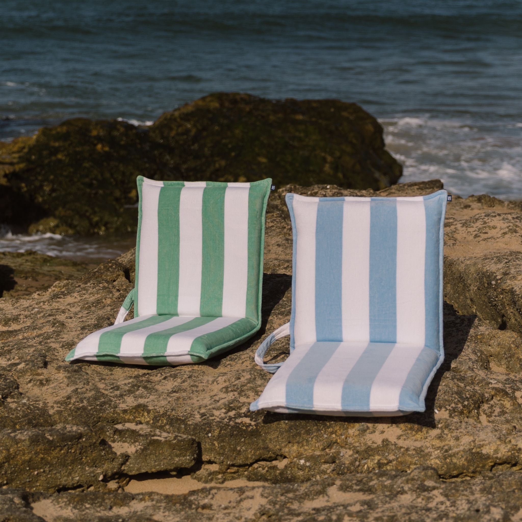 torres-novas-beach-gibalta-vertical-stripes-beach-chair-multiple-colours-lifestyle-1.jpg