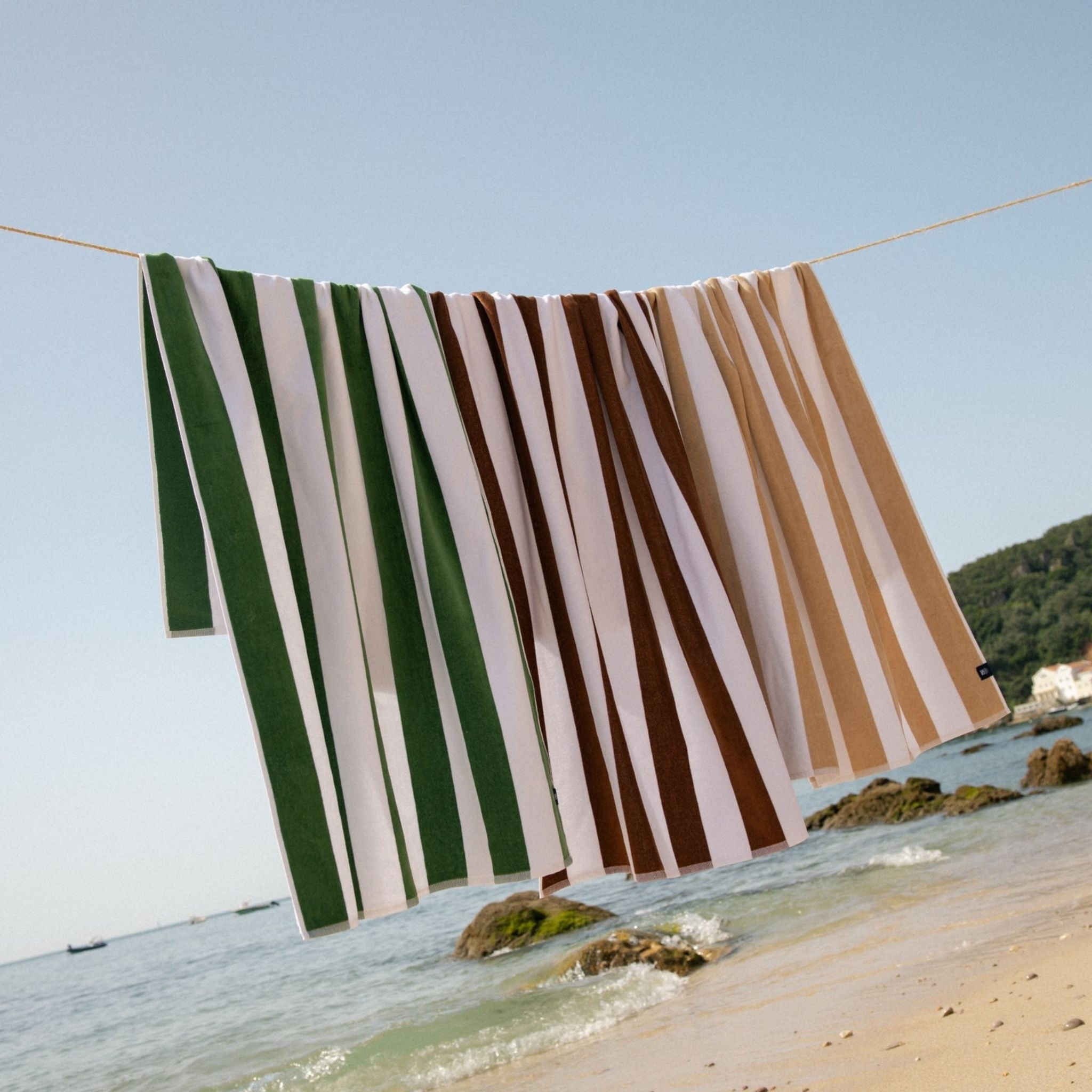 torres-novas-beach-gibalta-vertical-stripes-towel-multiple-colours-lifestyle-43.jpg