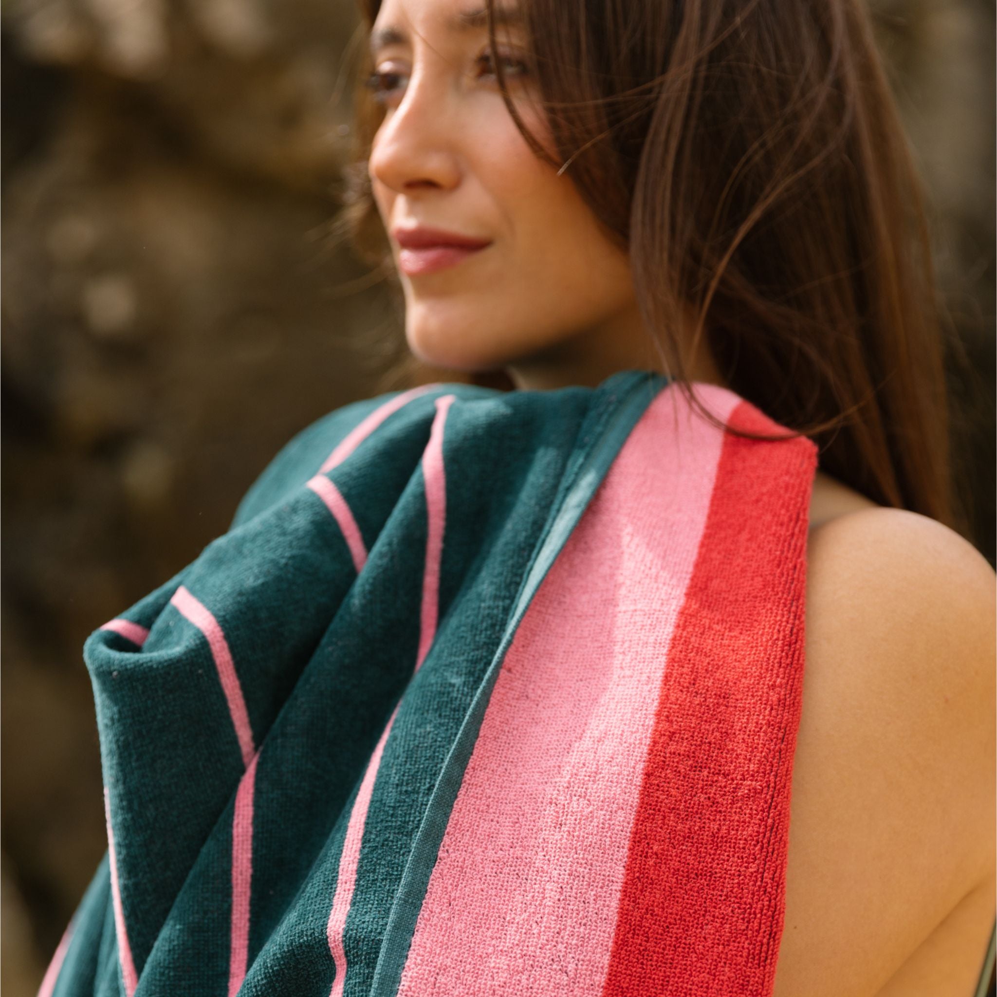 torres-novas-beach-pena-vertical-stripes-towel-pink-lifestyle-6.jpg