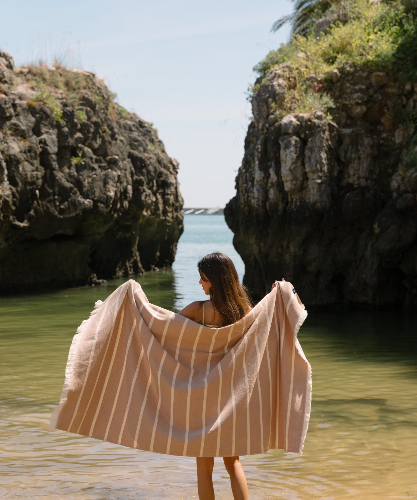 torres-novas-belem-beach-towels-horizontal-stripes-model-beige-_1_49d625bc-461a-44a4-8e66-8a12eb28c09c.jpg