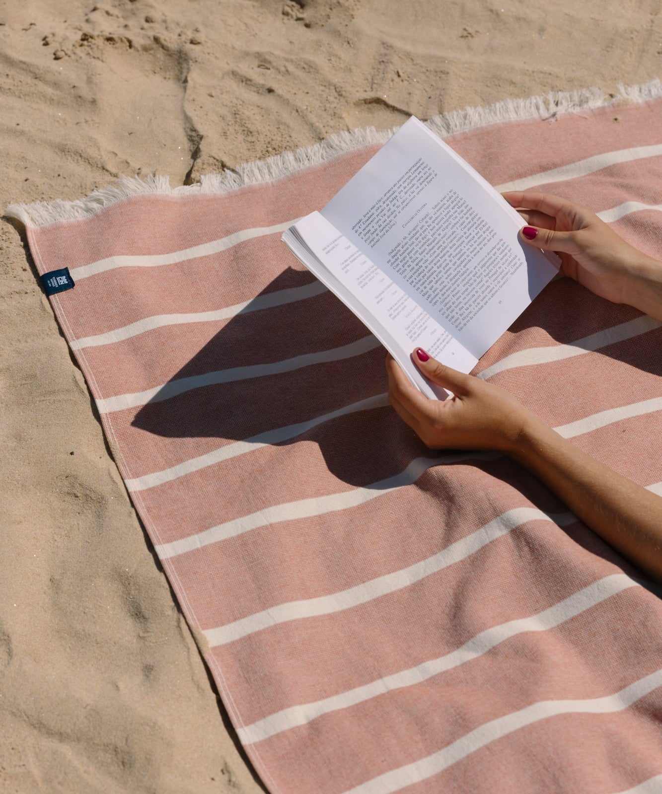 torres-novas-belem-beach-towels-horizontal-stripes-model-terracotta-2_ad518387-947e-4092-9372-39dbb964bb3a.jpg