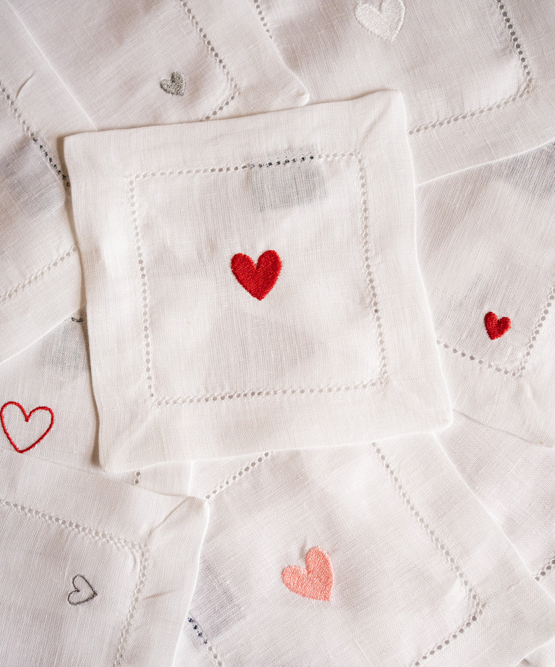 torres-novas-mafra-table-linen-product-heart-embroidery-empty-full-all-cocktail-web..jpg