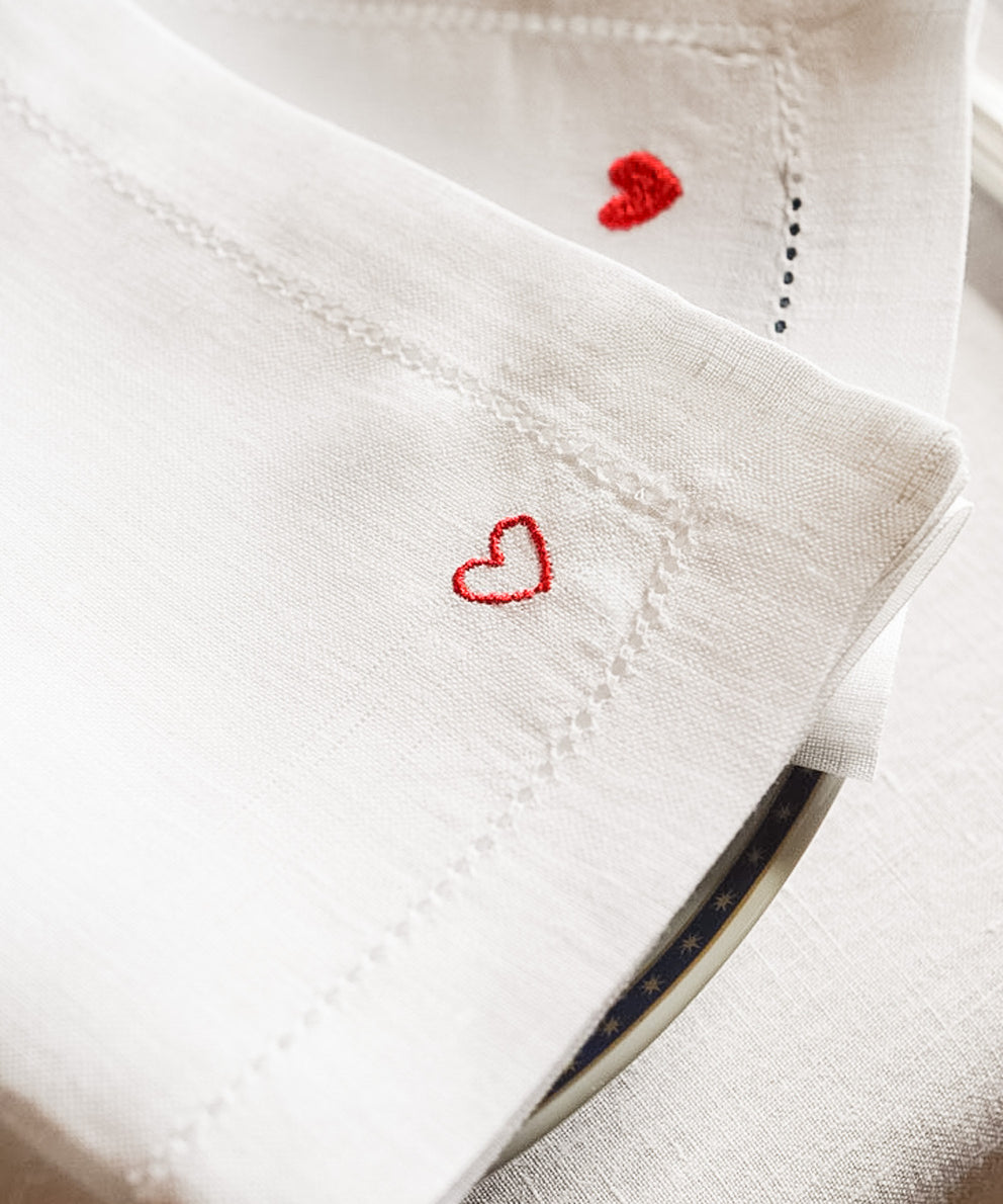 torres-novas-mafra-table-linen-product-heart-embroidery-empty-full-red-web..jpg