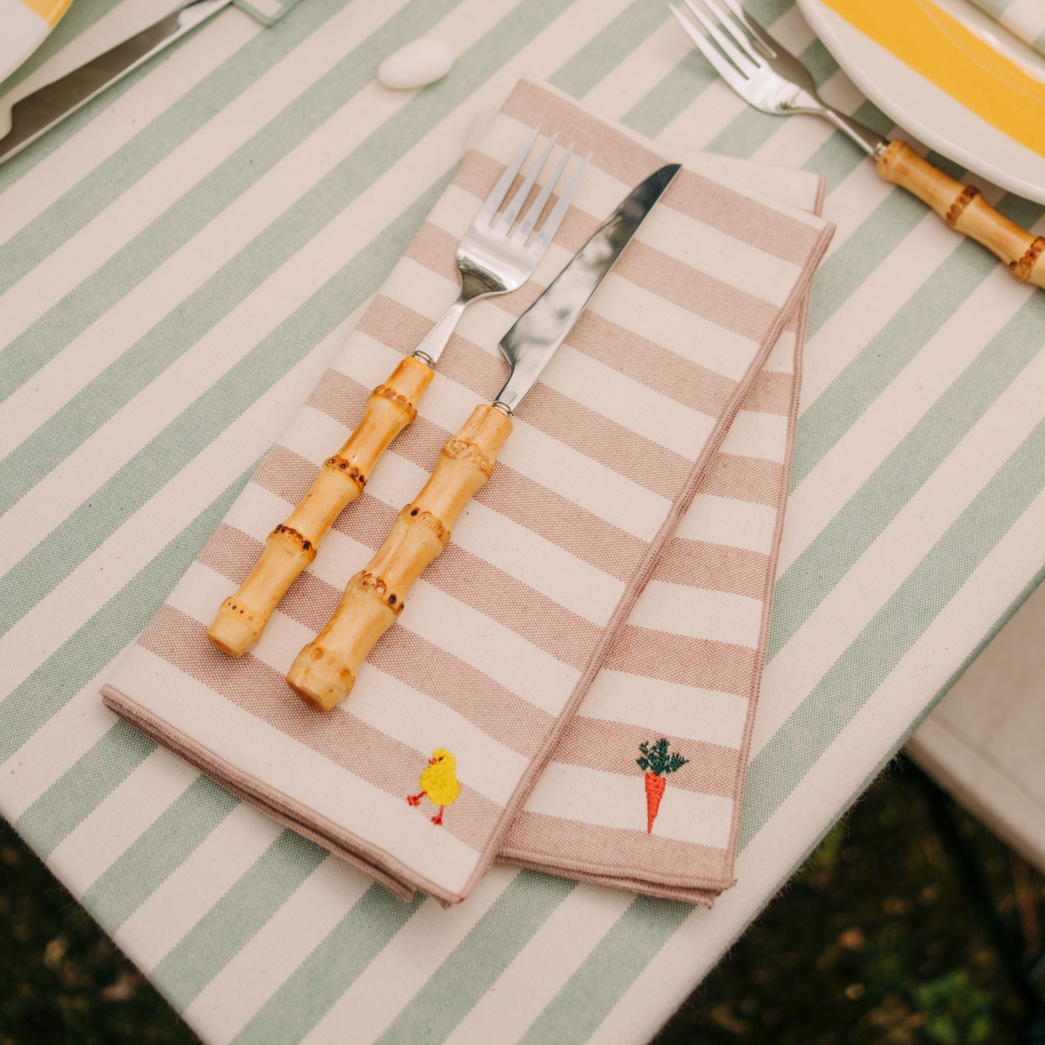 Servilletas Barra con bordados de Pascua 