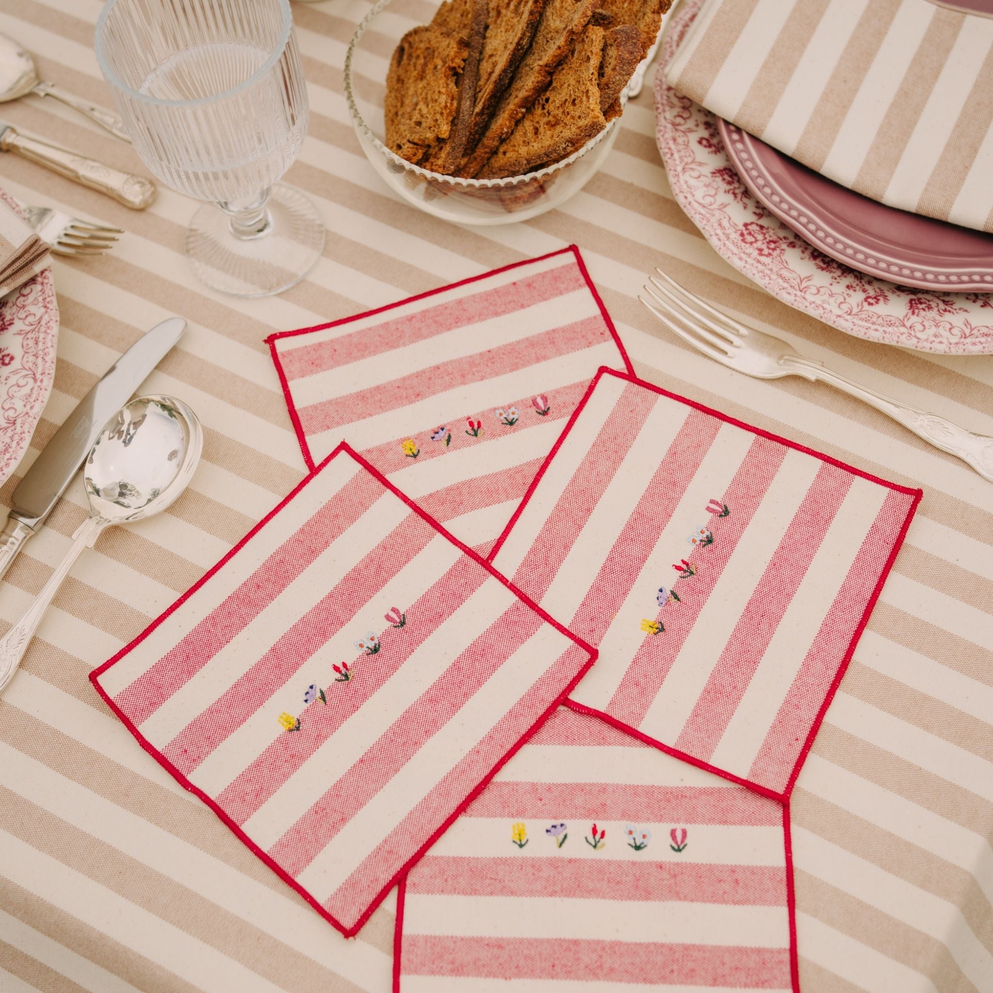 Servilletas Barra con bordados de flores