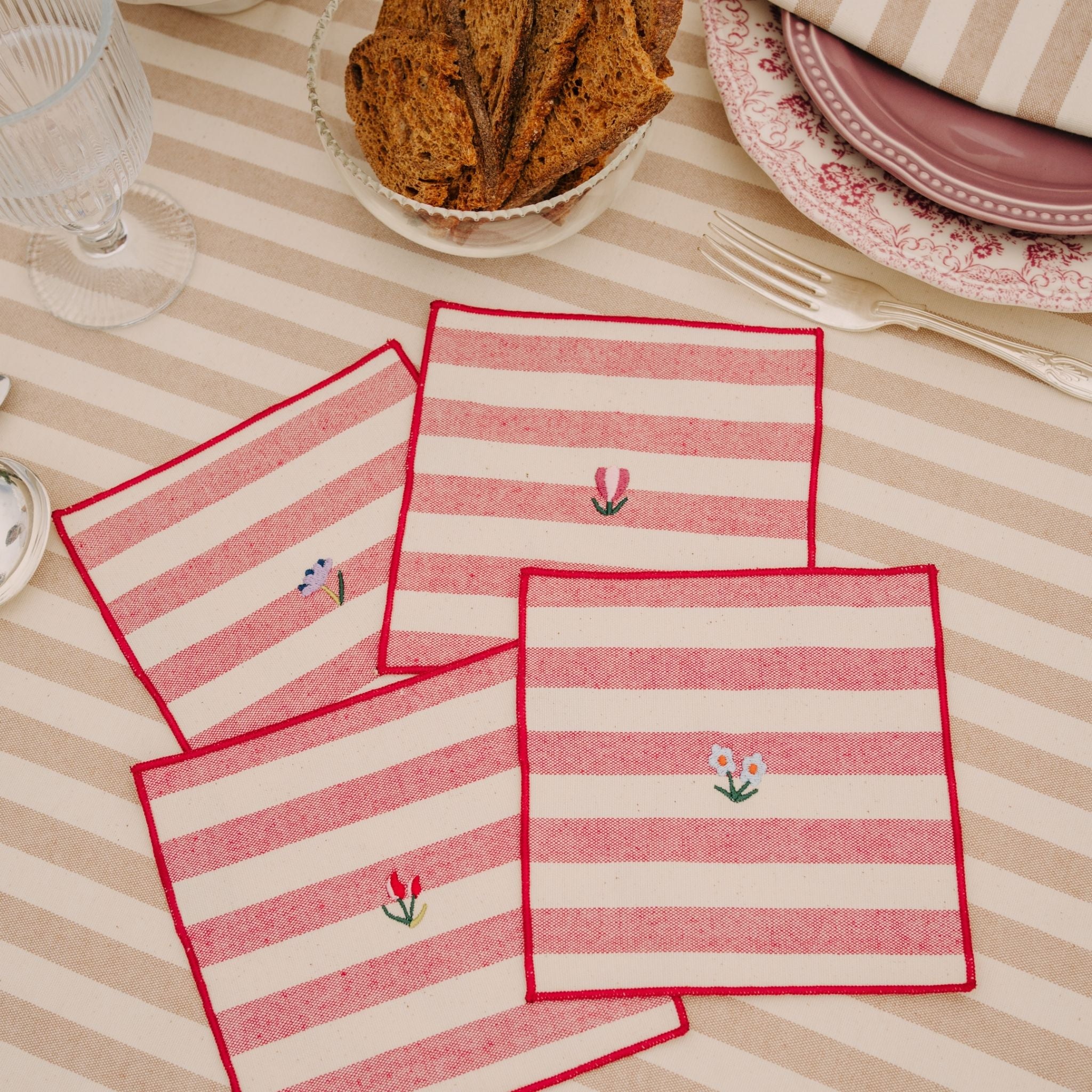 Servilletas Barra con bordados de flores