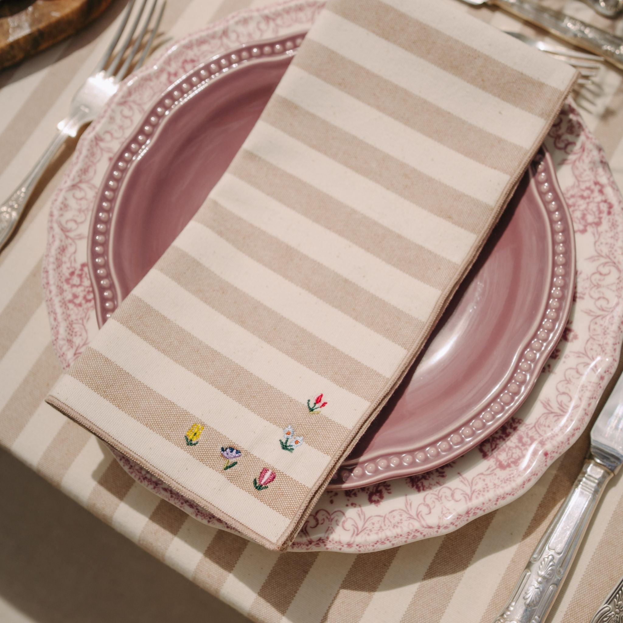 Servilletas Barra con bordados de flores