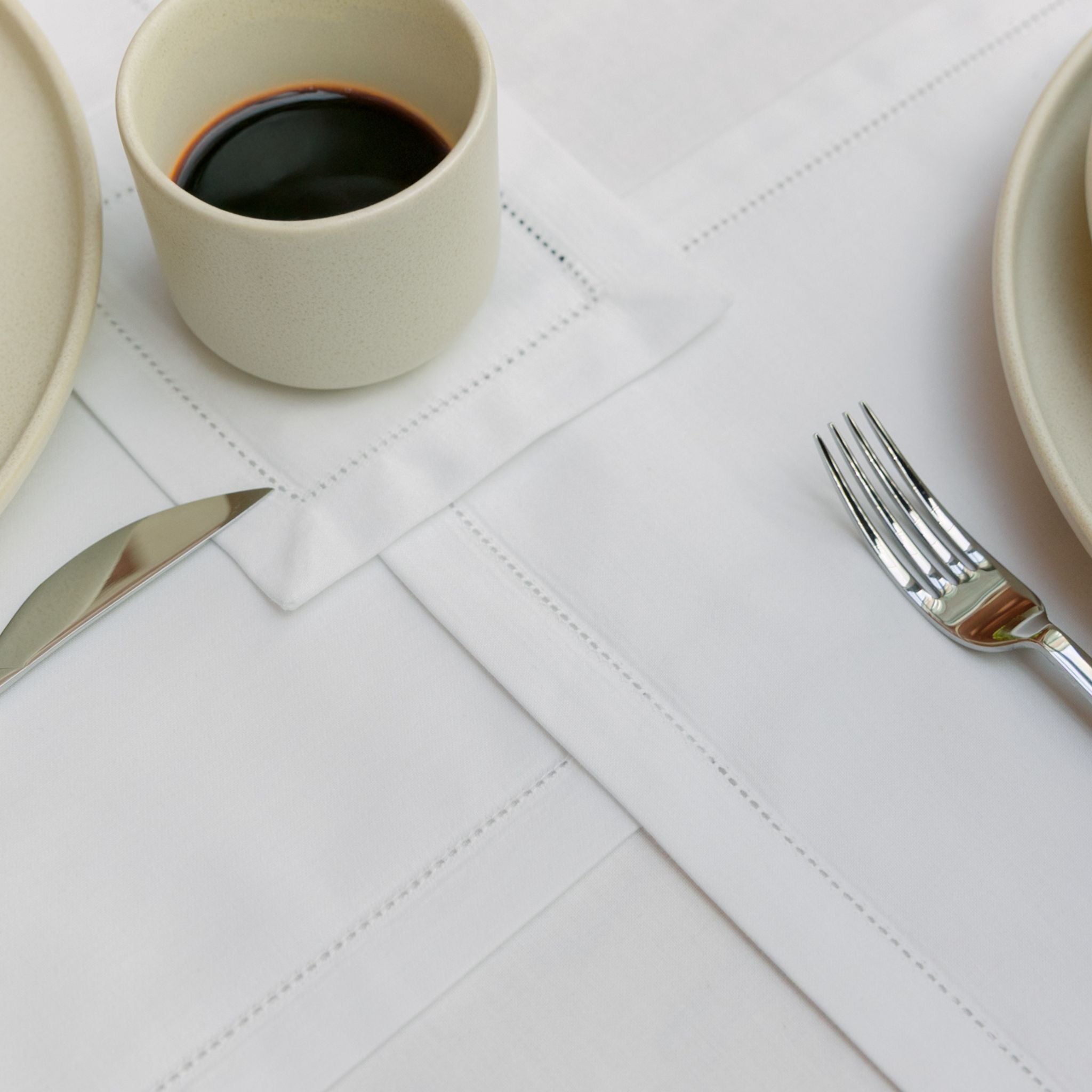 torres-novas-table-mafra-cotton-plain-napkin-white-lifestyle-14_8516a114-a50b-4df6-8c90-b00bec15f115.jpg