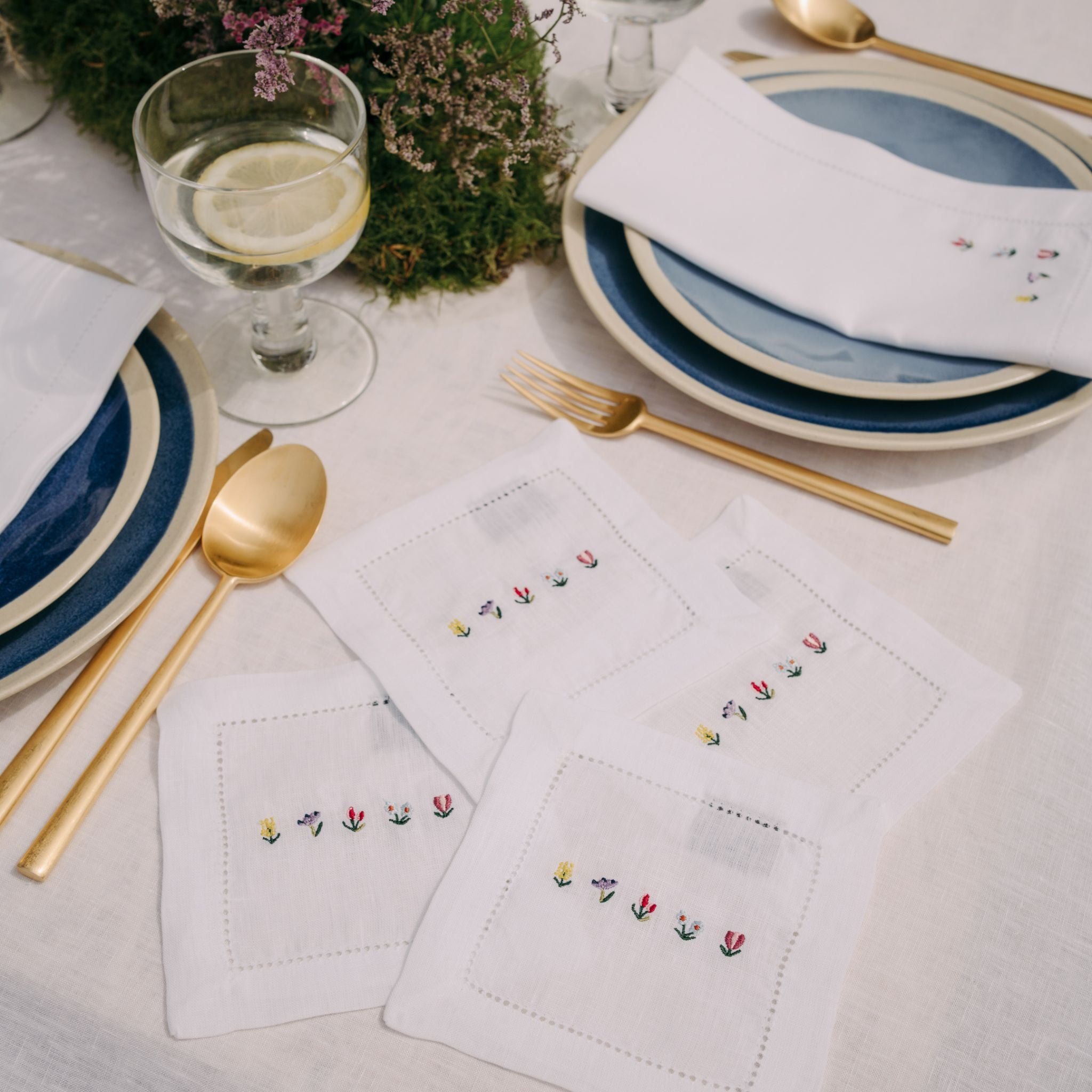 Servilletas y individuales Mafra con bordado de flores