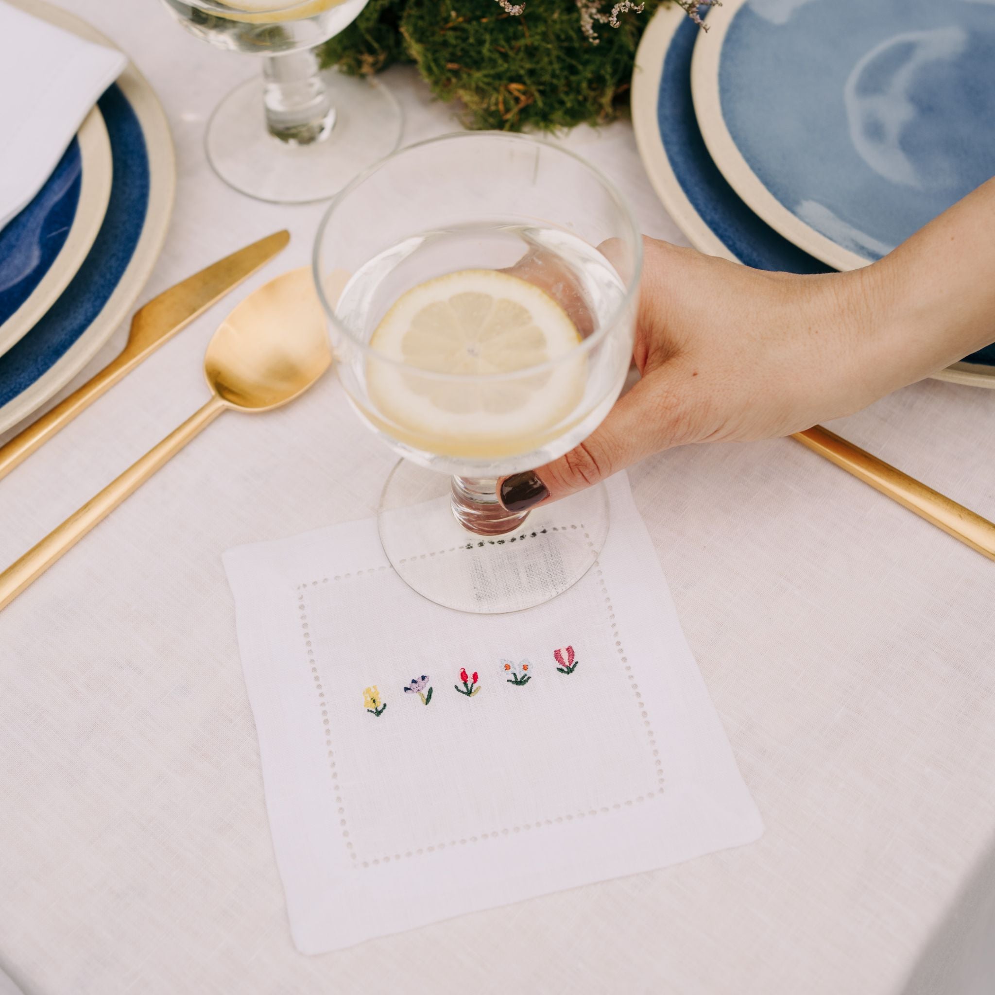 Servilletas y individuales Mafra con bordado de flores