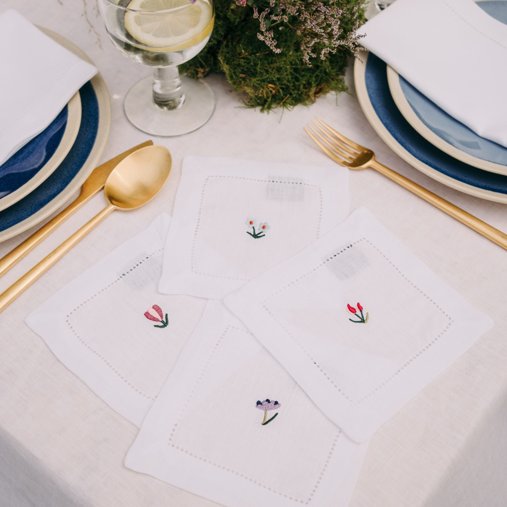 Servilletas y individuales Mafra con bordado de flores