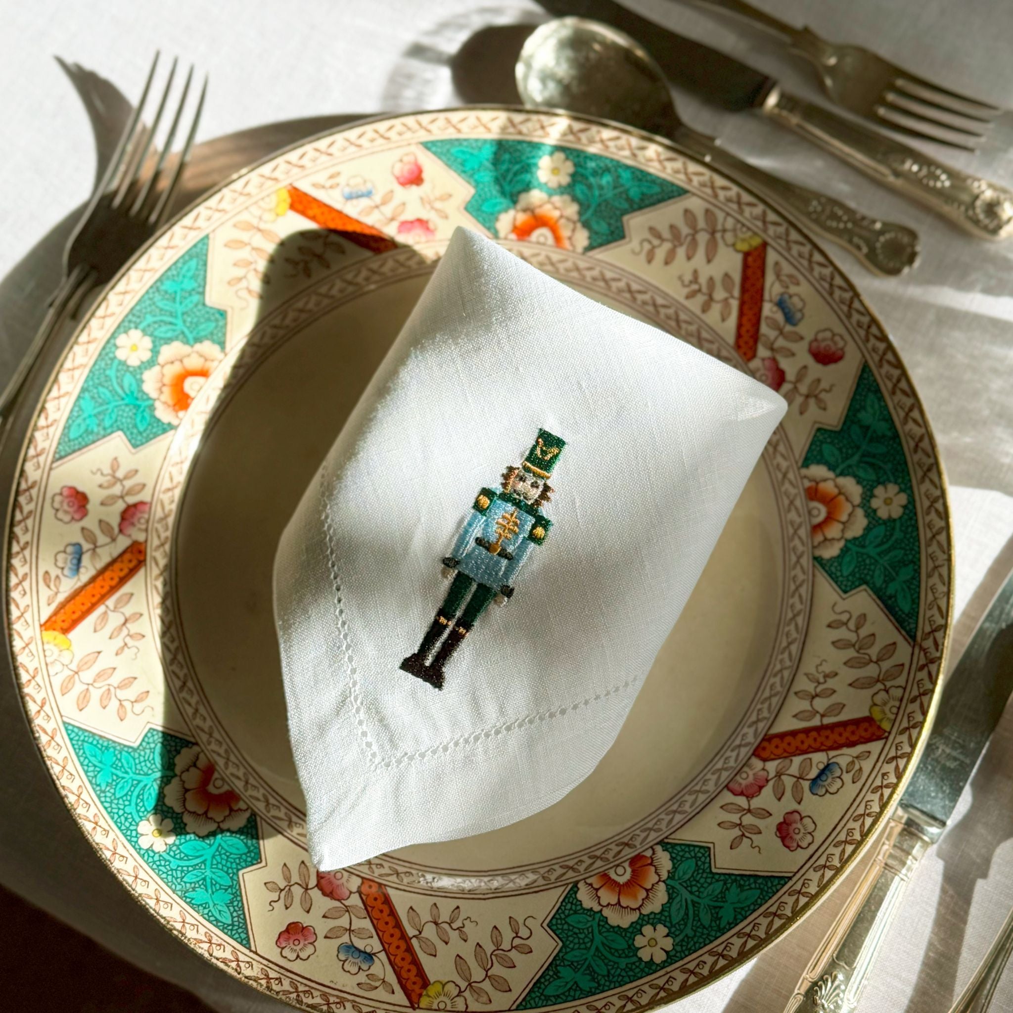 torres-novas-table-mafra-embroidery-xmas-napkin-blue-nutcracker-lifestyle-16.jpg