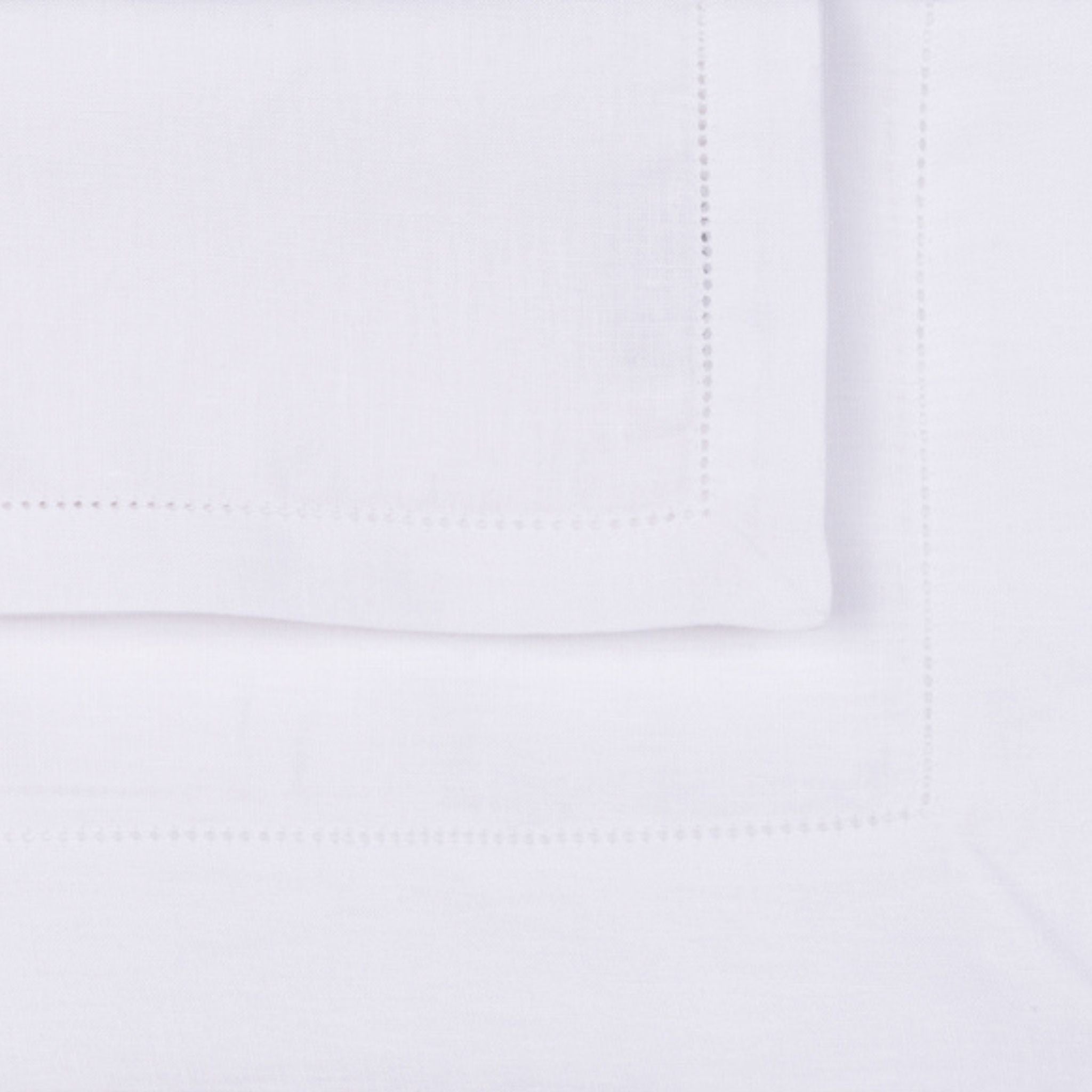 torres-novas-table-mafra-linen-detail-white-product-3_97d3bdca-3a6f-4522-a145-48a7139ebf88.jpg