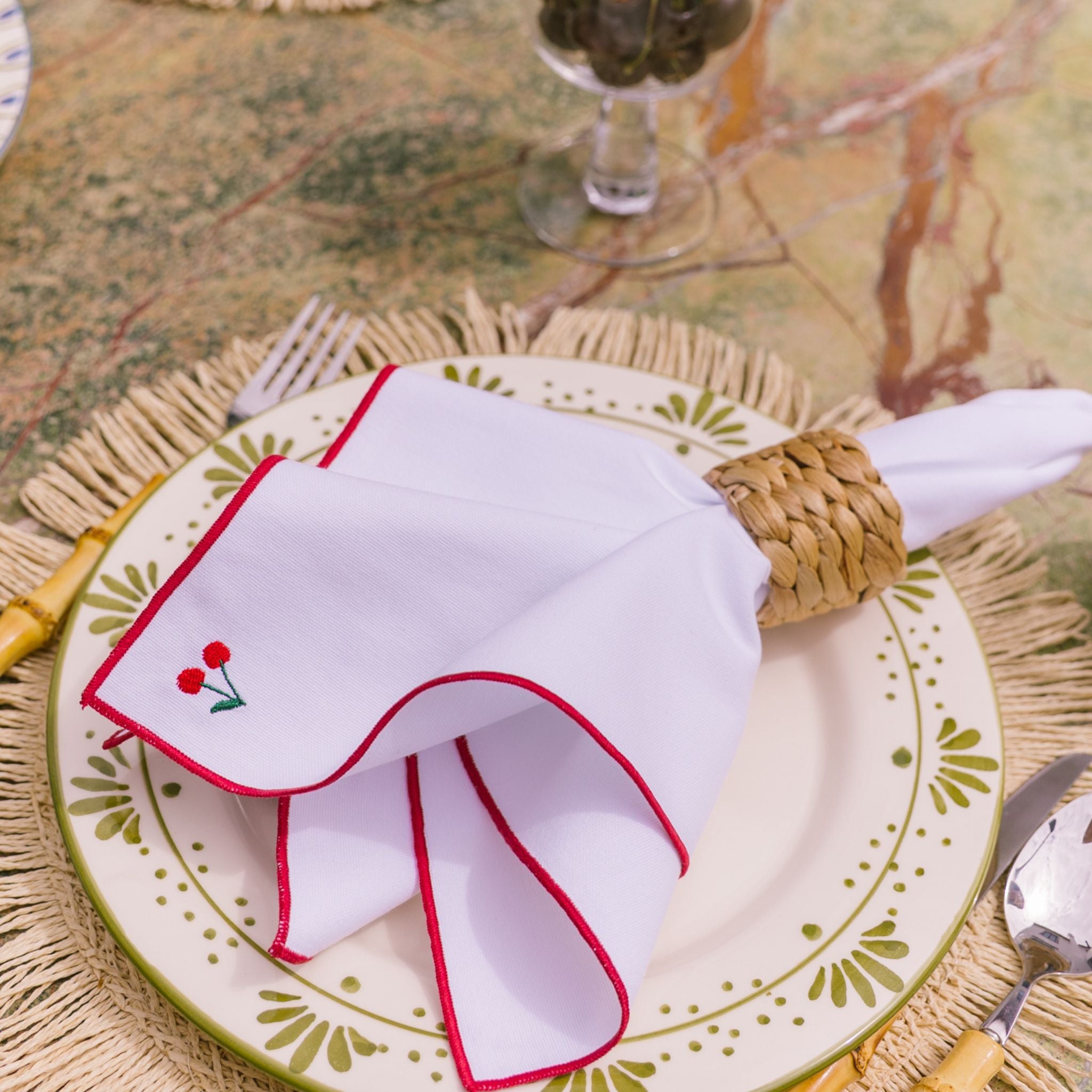 Servilletas Nazaré en blanco con bordado de frutas