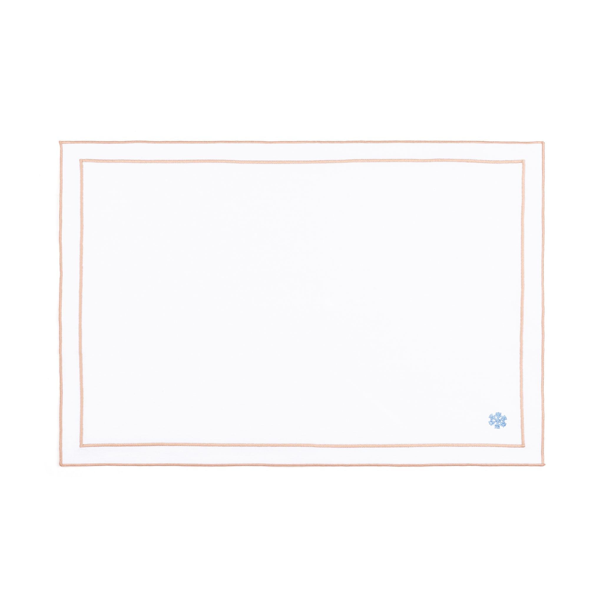 Linge de table Nazaré blanc, en coton, avec des petits motifs de Noël brodés.