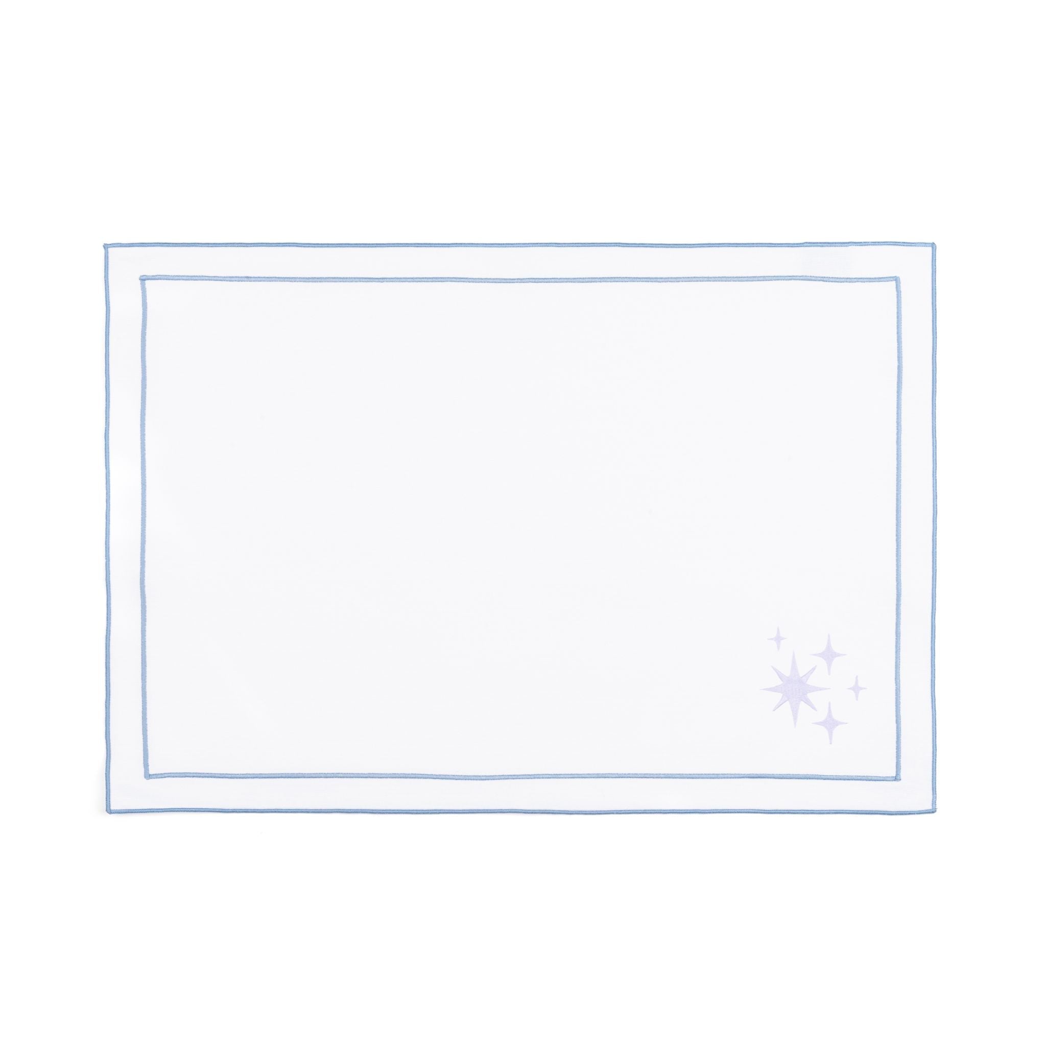 Linge de table Nazaré blanc, en coton, avec des petits motifs de Noël brodés.