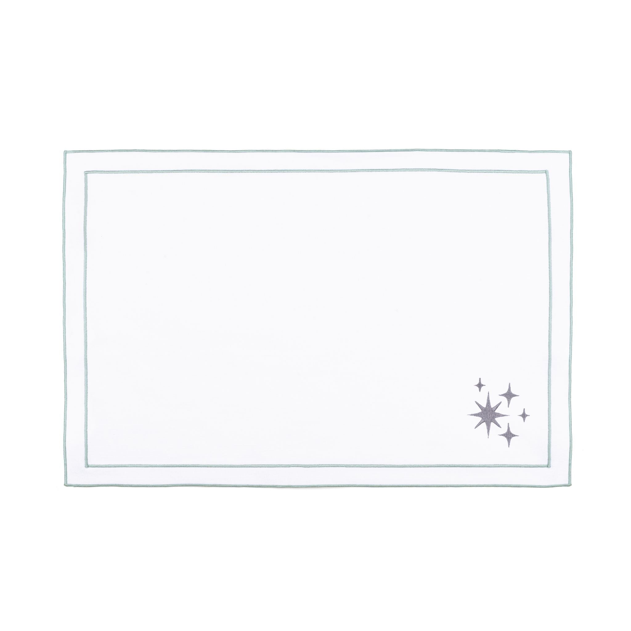 Linge de table Nazaré blanc, en coton, avec des petits motifs de Noël brodés.