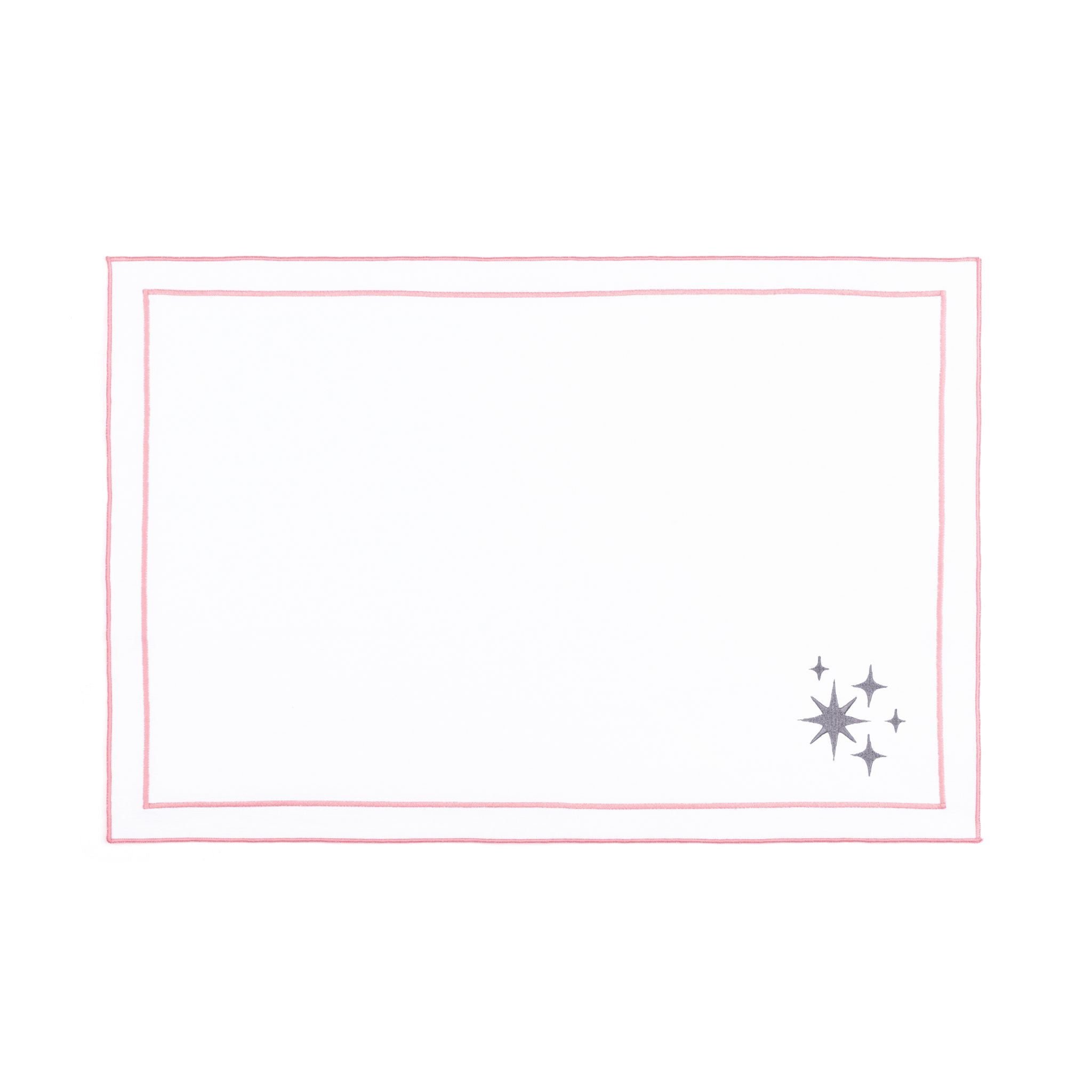 Linge de table Nazaré blanc, en coton, avec des petits motifs de Noël brodés.