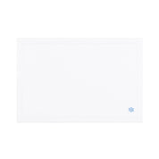 Linge de table Nazaré blanc, en coton, avec des petits motifs de Noël brodés.