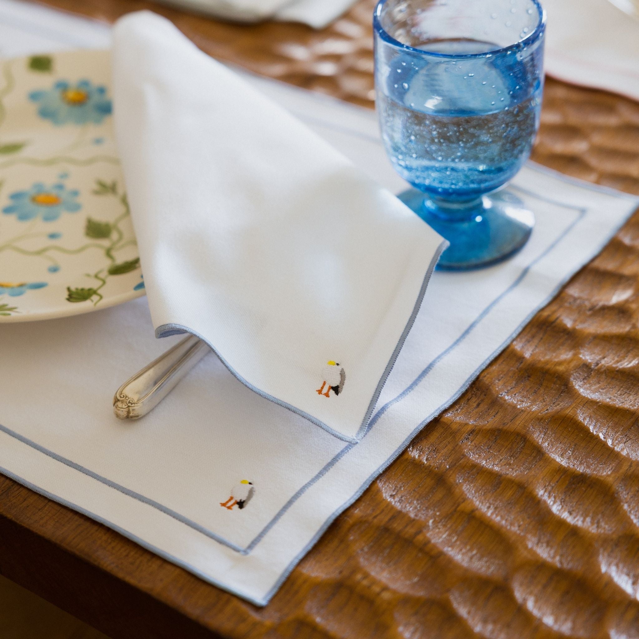 Nazaré white cotton table linen with embroidered summer motifs - Torres Novas