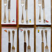 Roupa de mesa Nazaré branca, em algodão, com frutas bordadas