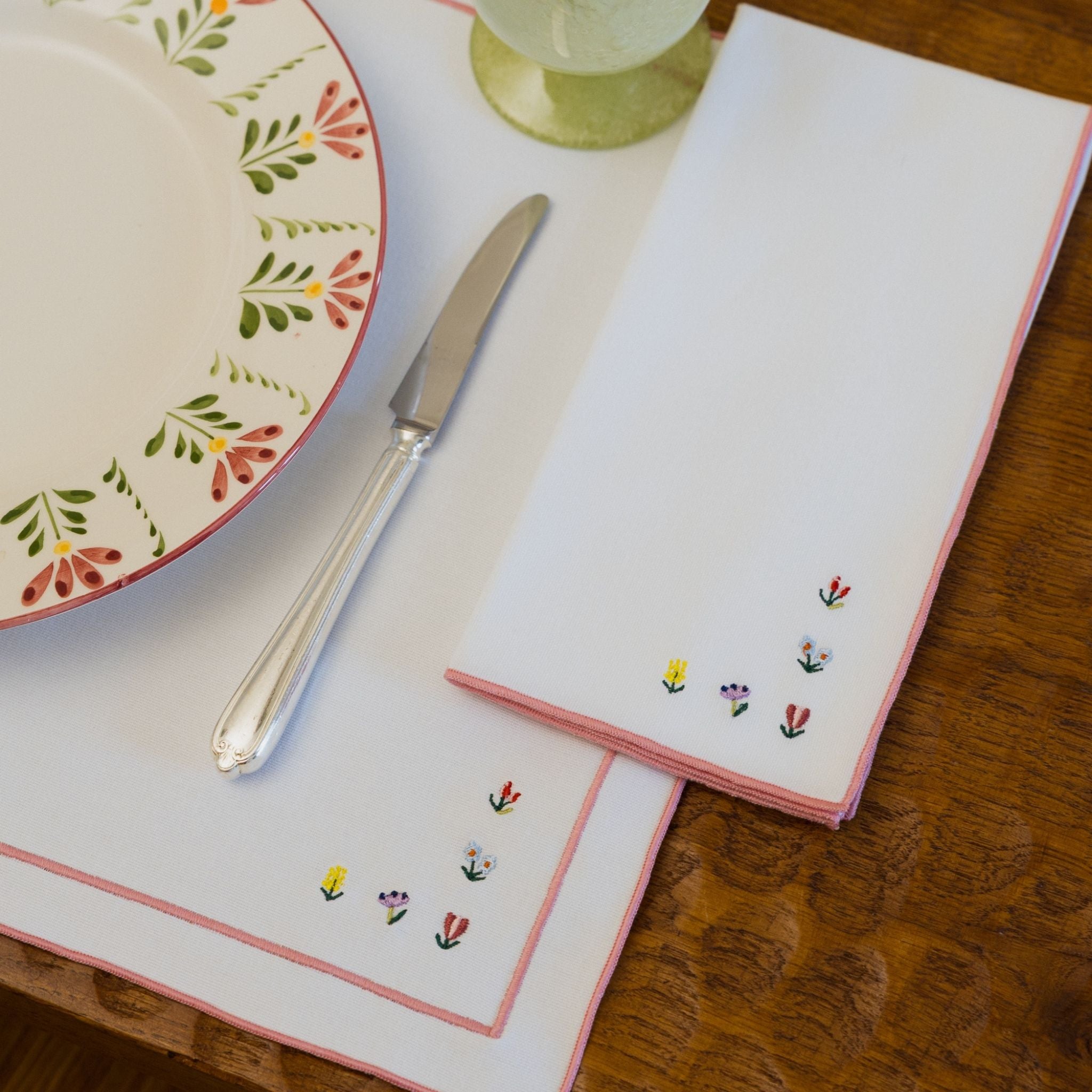 torres-novas-table-nazare-white-pink-placemat-embroidery-flowers-all-lifestyle-8.jpg